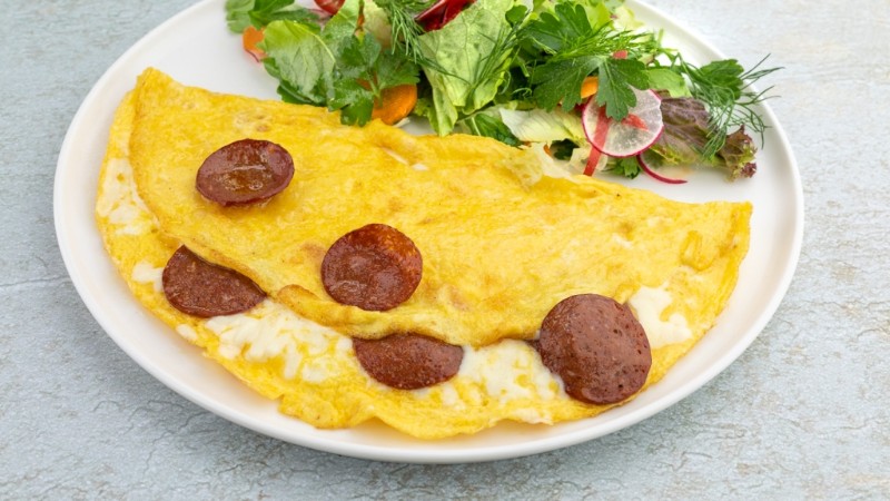 SUCUKLU OMLET